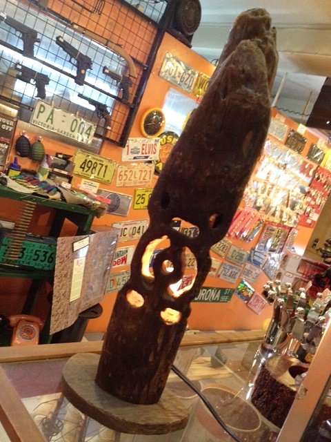 ♪入荷！木彫りのランプ♪