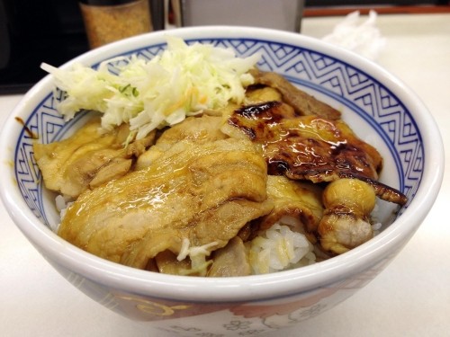 遅ればせながら いただきました 吉野家「豚丼 十勝仕立て」