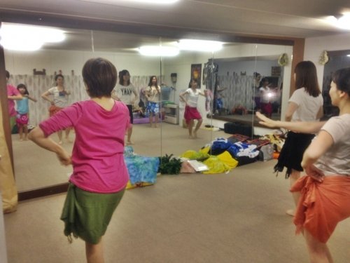 せまい。