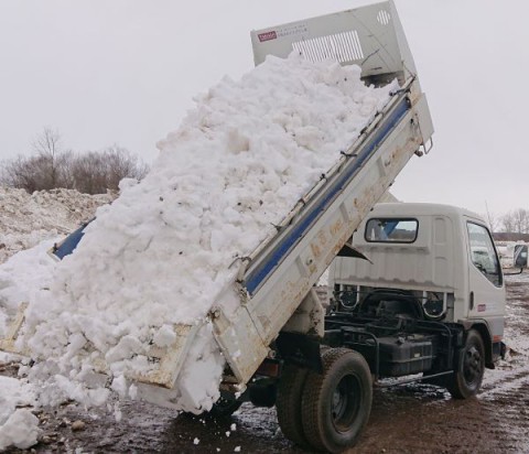 排雪作業。