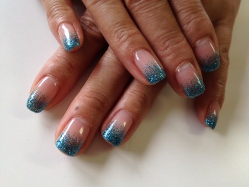 スカイブルー。