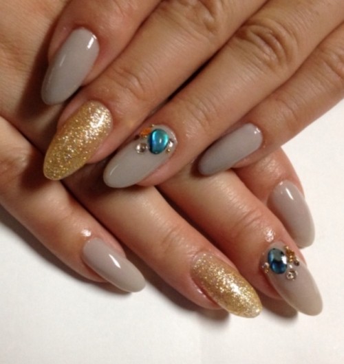 マイネイル グレージュカラー。