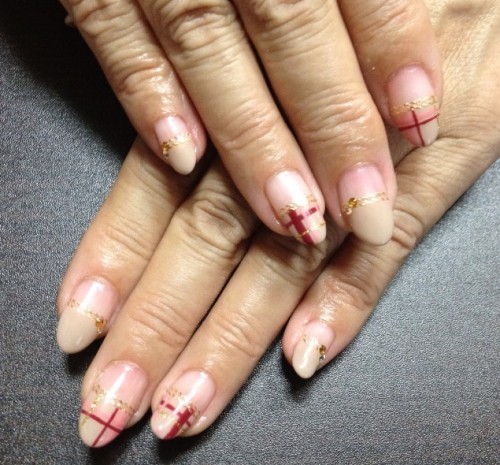 チェック柄ネイル。