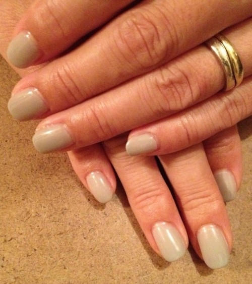 人気のグレージュカラー。