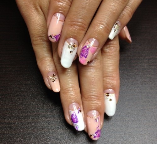 ブライダル 蝶々ネイル。