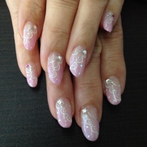 ホワイトレース。