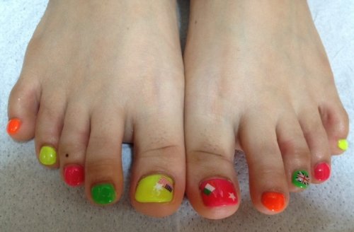 ネオンＦＯＯＴ。
