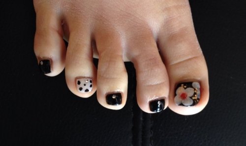 色ちがいＦＯＯＴ。