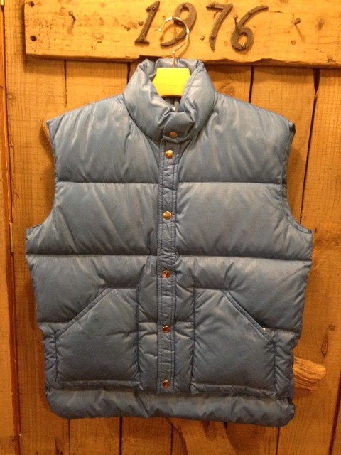 DOWN VEST