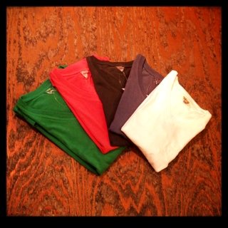 Vネック無地Tシャツ入荷！！