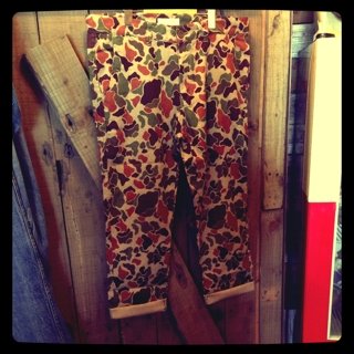 カモ柄クロップドパンツ入荷！！