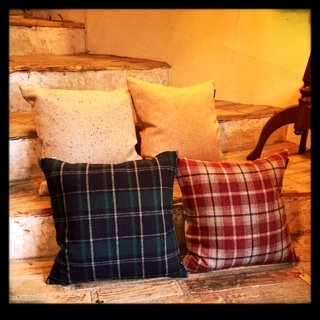 ツイードクッション入荷！！