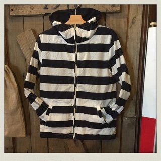 ボーダー柄リバーシブルマウンテンパーカー入荷！！