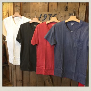 無地VネックTシャツ入荷!!