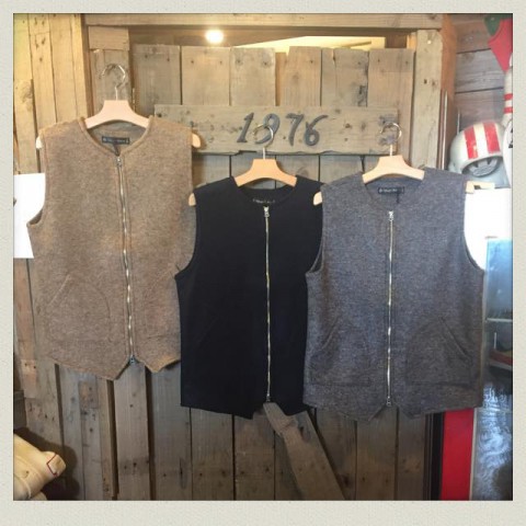 Audience スライバーニットミドルノーカラーZIPベスト入荷!!