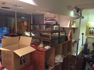 リニューアルオープン準備中 荷物が全て店内に入りました