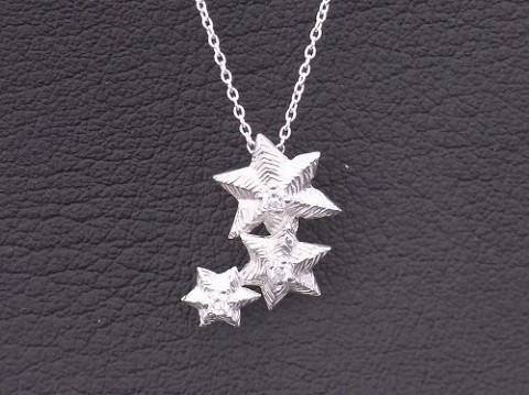 キラキラ可愛い　雪の結晶ネックレス