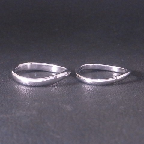 オーダーメイド!　ウェーブ形状の結婚指輪　プラチナ　pt900