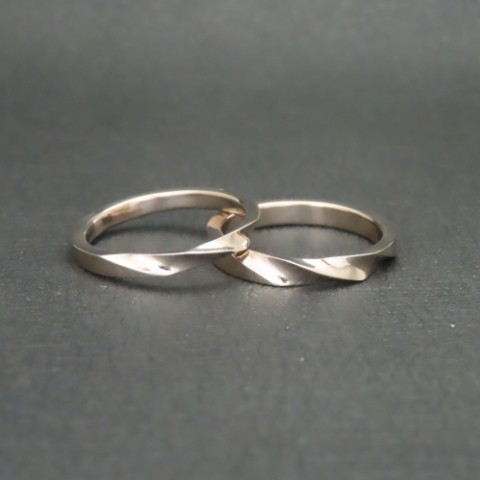 K18WGでお作りしたシンプルなデザインの結婚指輪!