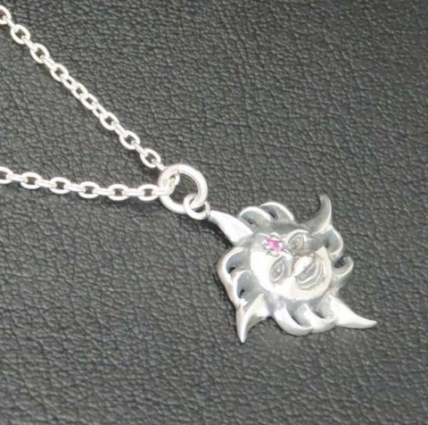 太陽ネックレスのご紹介です!