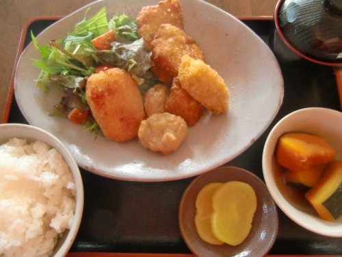 今日はミックスフライ定食！