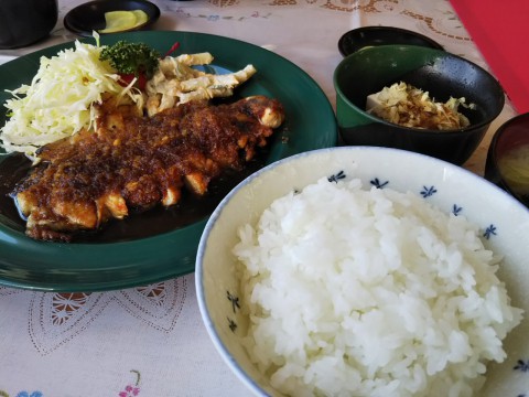 八重洲さんのしょうが焼き定食