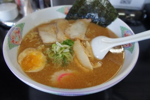 ラーメンハウス遊麺さんのこてこて醤油ラーメン