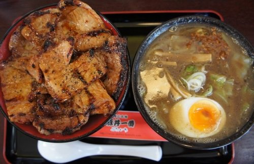 魅惑的!ぶたいちさんの豚丼・小ラーメンセット