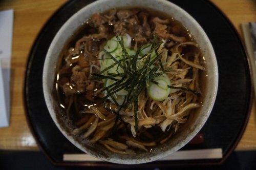あずまや心菜さんのかしわごぼうチップそば