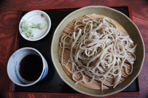食べ応えあり!飯のさんのもりそば