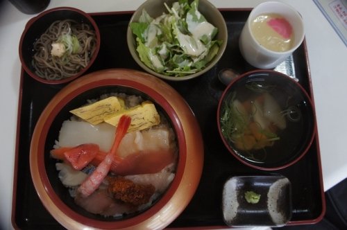 音更・すし市場さんの生ちらし丼セット～♪