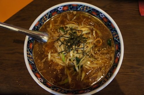 上海柏林台店さんのネギ肉醤油ラーメン