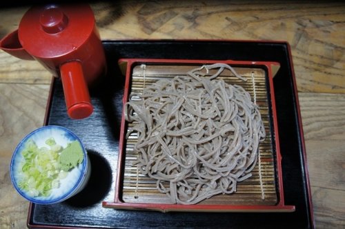 骨董コレクションがいっぱい!七飯さんのもりそば