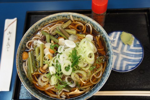 本格そばを気軽に～♪　東そばさんの山菜そば