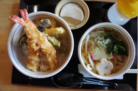 十勝ヌップクガーデンさんの天丼と小かけうどんセット