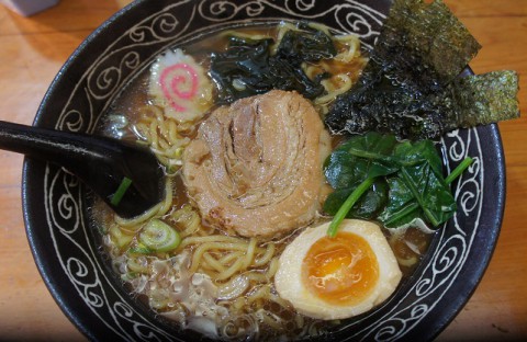 新店発見!?　　餃子坊さんの醤油豚骨ラーメン