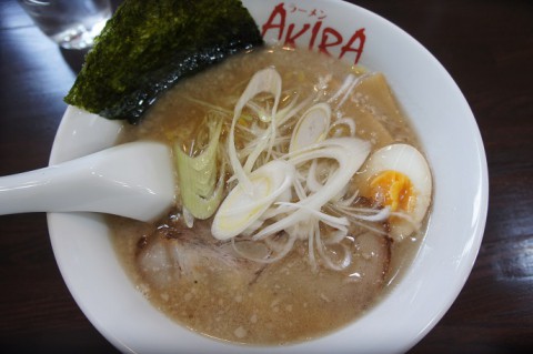 新店オープン!　ラーメンAKIRAさんのとんこつ正油ラーメン
