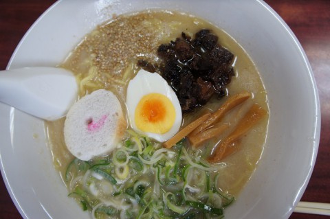 焼肉暖家園さんの牛骨ラーメン～♪