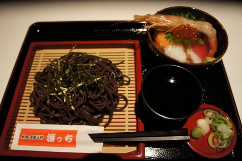 そばディナー開始!　海っちさんのザルそば&ミニ海鮮丼