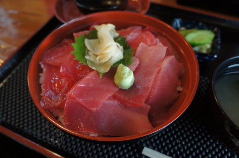 ランチ営業中～♪　彦左衛門さんの合盛丼　
