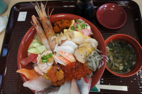 市場食堂ふじ膳さんのスペシャル海鮮丼～♪