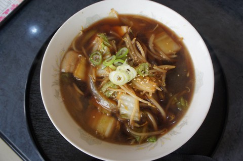 芽室町・和食と焼肉　すず喜、さんの醤油ラーメン