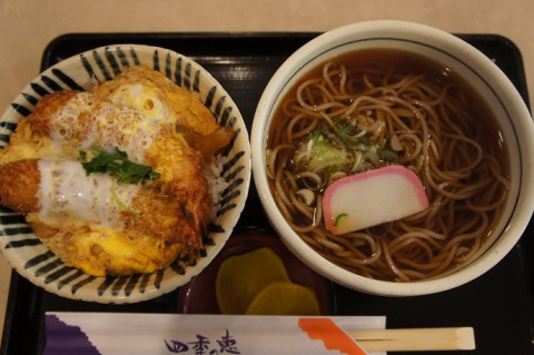 レストラン四季の恵さんのえび丼と温そばセット