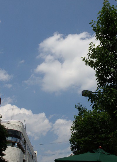 ホコテンの日の青空