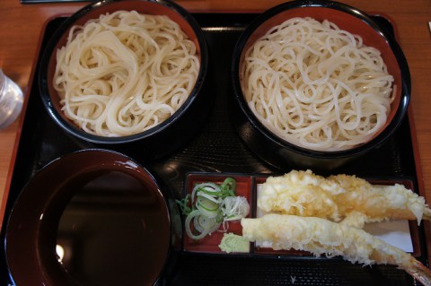 おそばのそば屋 長寿庵本店さんの天せいろ