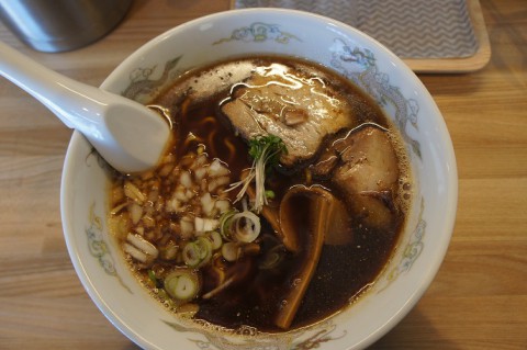 新店オープン!更別村・ 二つで十分ですよ。さんの黒醤油ラーメン