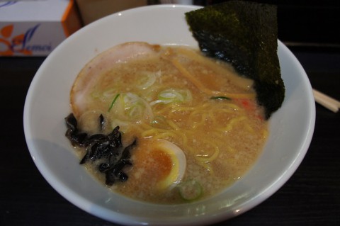 新店オープン! 麺処 彩華さんの特製豚骨醤油ラーメン