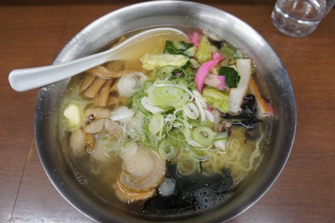 青森県鰺ヶ沢町・海鮮丼麺どんさんの帆立ラーメン