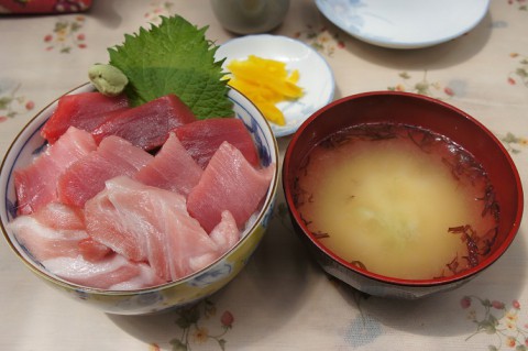 青森県大間崎・海峡荘さんのマグロ丼