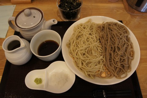 音更町・蕎麦二天さんの二色ざる